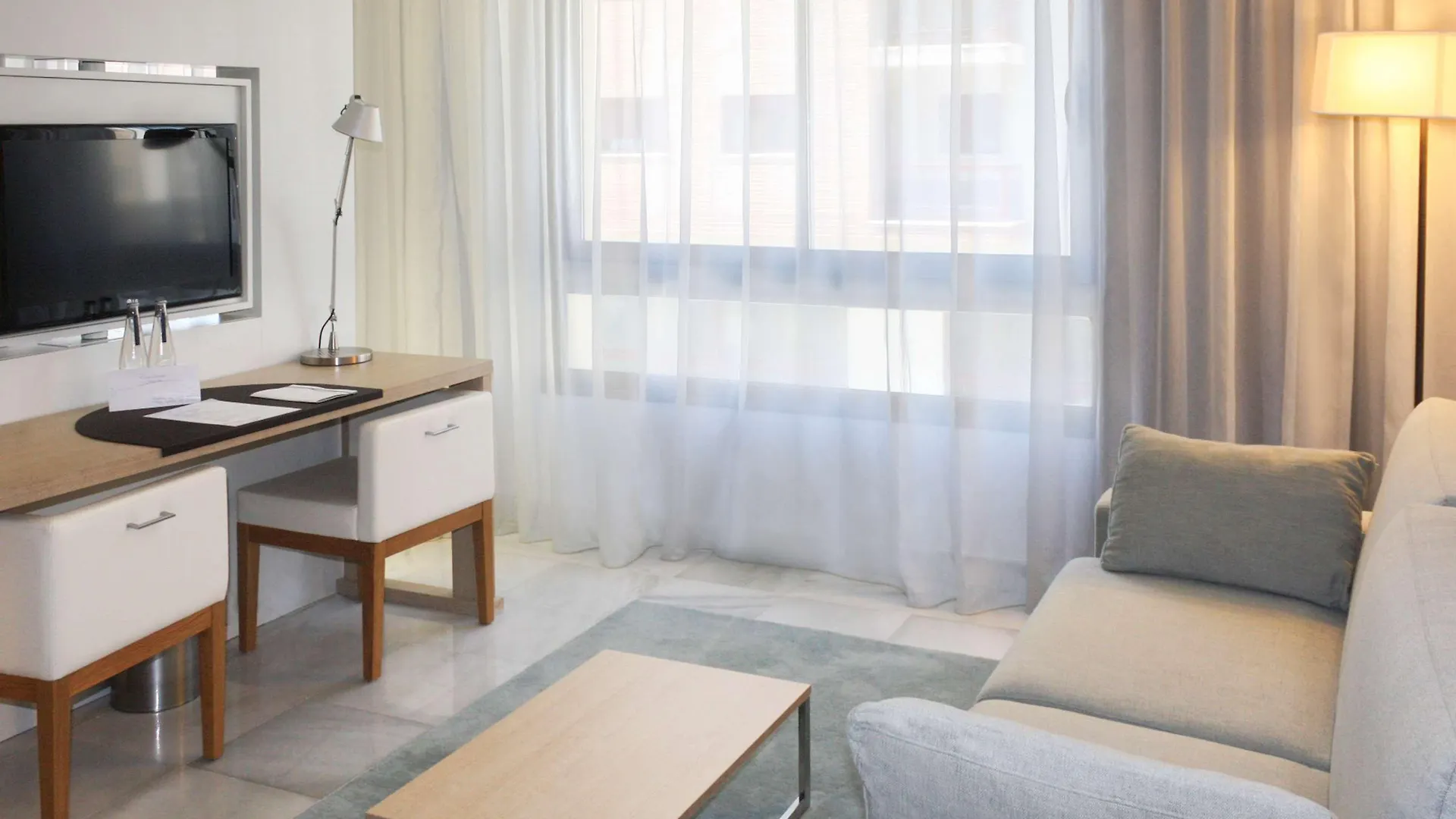 Suittes Hotel Algeciras 3*,