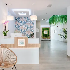https://nerja-vg-hostal-boutique.hotelsinnerja.org